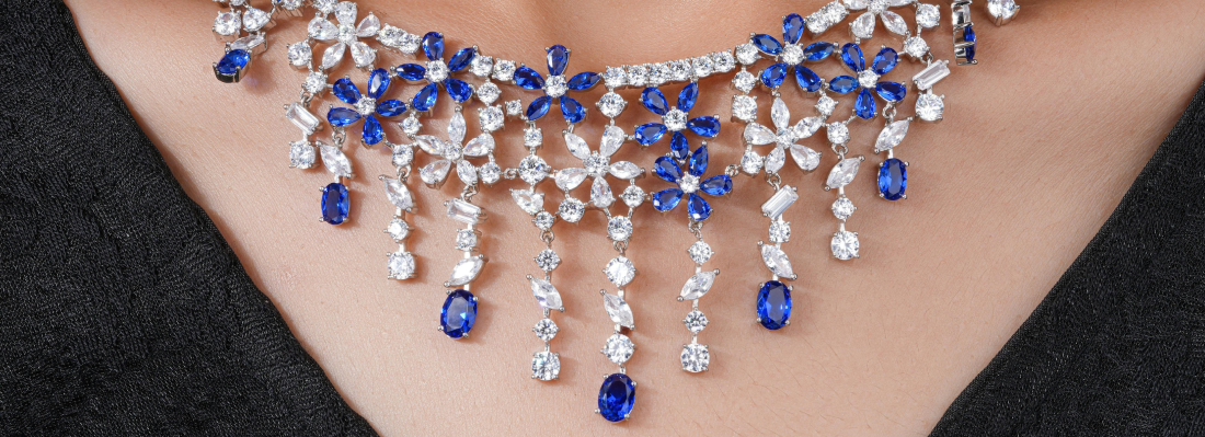 bijou cou avec saphir et diamant